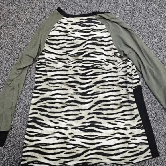 BOGO🎀Bundle of two Long Sleeve Tops- Size Large - Picture 7 of 8